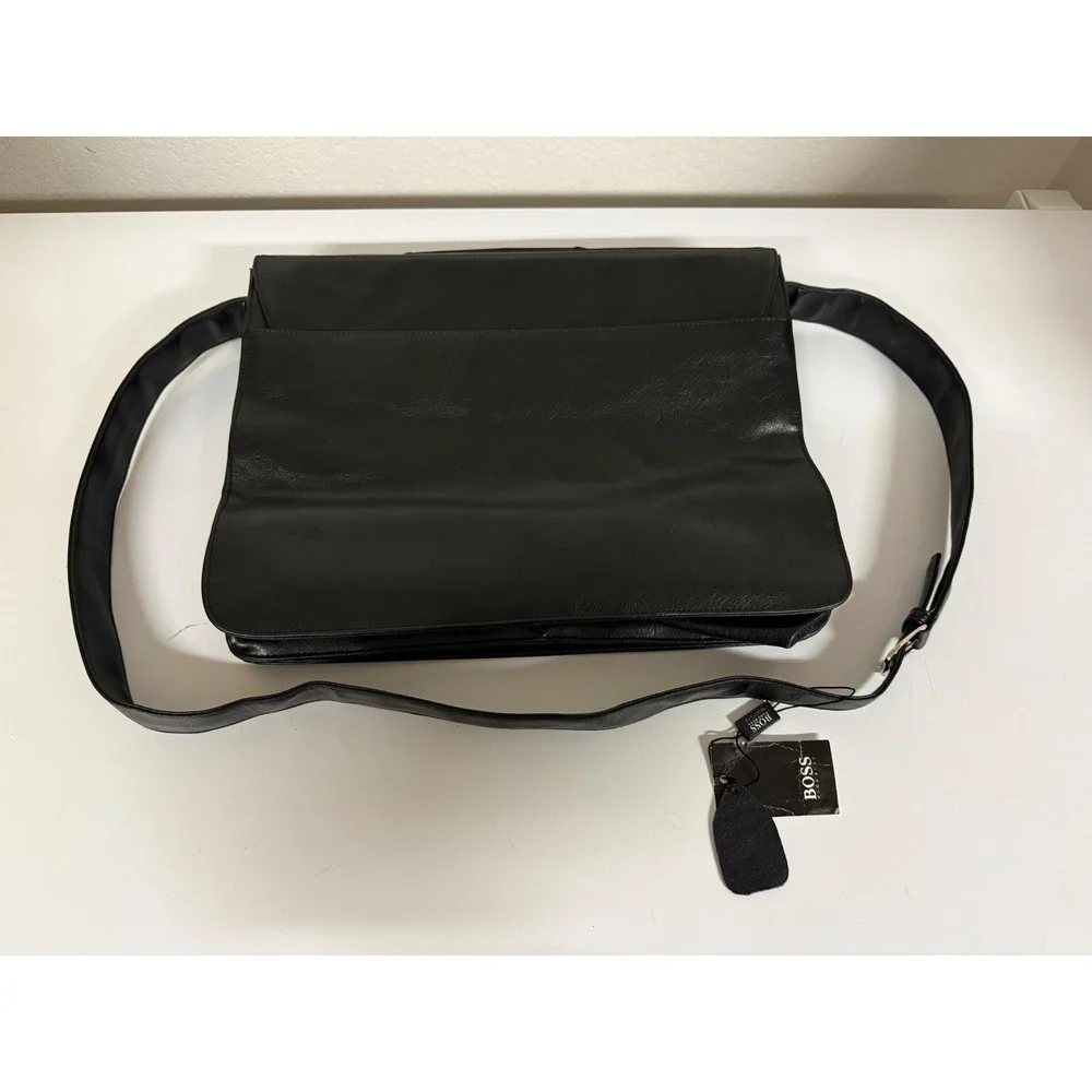 Hugo Boss Black Leather Messenger Bag Laptop Briefcase NWT Flaw Lining